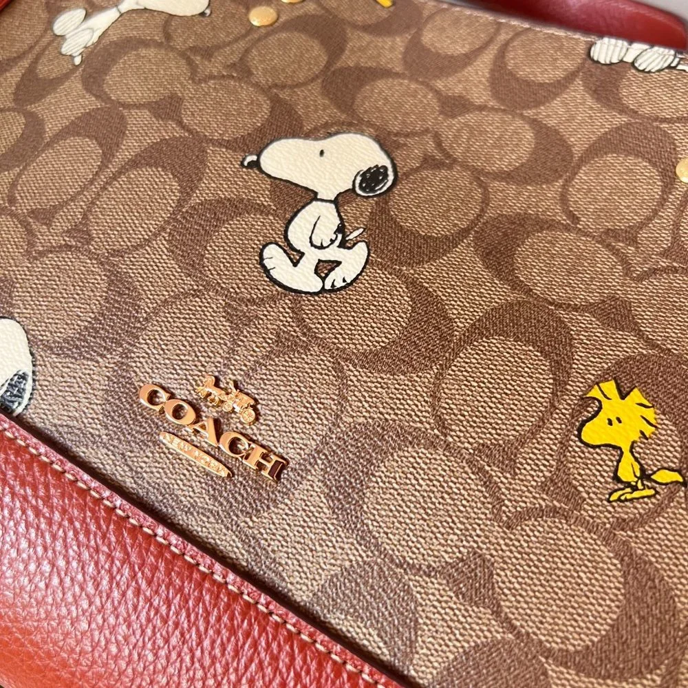 Coach CE862 X PEANUTS DEMPSEY CARRYALL SIGNATURE SNOOPY WOODSTOCK BAG - Picture 2 of 5